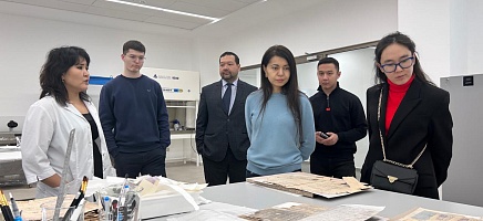 Цифрлық Үкіметті қолдау орталығының қызметкерлері Президент Архивіне келді фото галереи 4